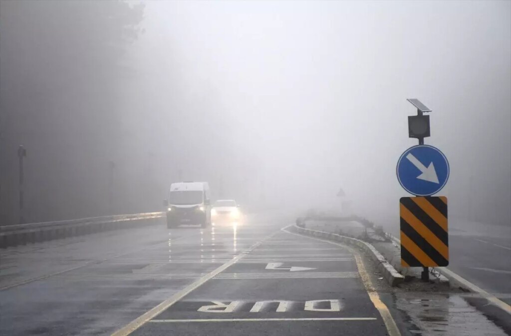 Bolu Dağı’nda Sis ve Sağanak Ulaşımı Etkiliyor