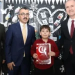 Bursa İnegöl’de öğrenciler karnelerini protokolden aldı