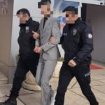Düğün salonu çıkışı 2 kişiyi tabancayla vurdu