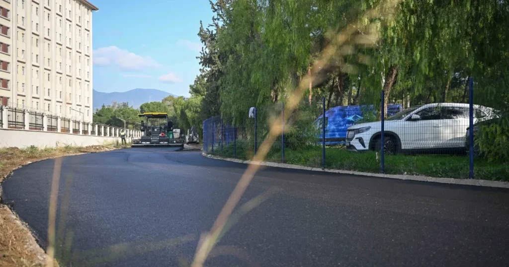 Ege Üniversitesi kampüs yolu yenilendi